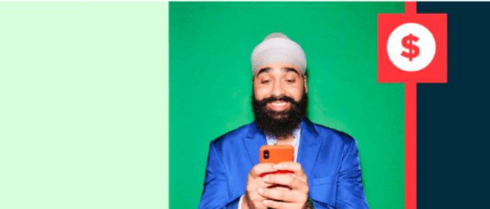 immagine di due persone su un computer portatile